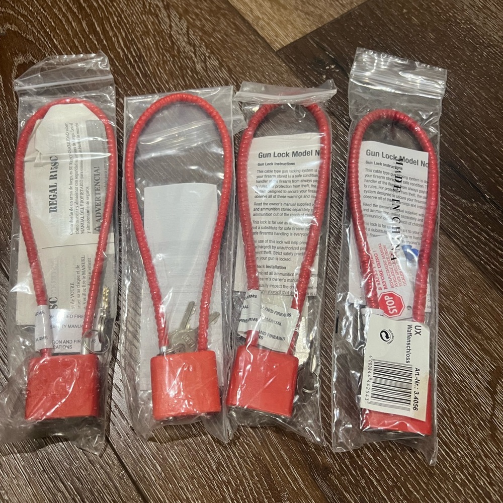 NWT Regal r15sc Red Gun Lock 4 total